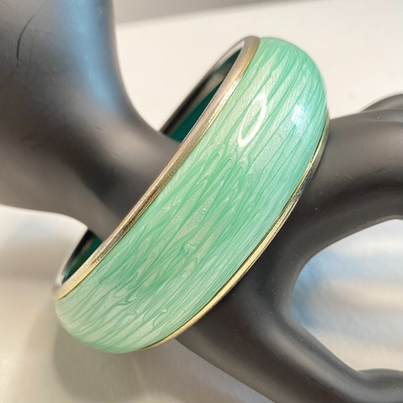 Chunky Bangle Bracelet Pistachio Green Silver Tone Borders - Picture 1 of 7